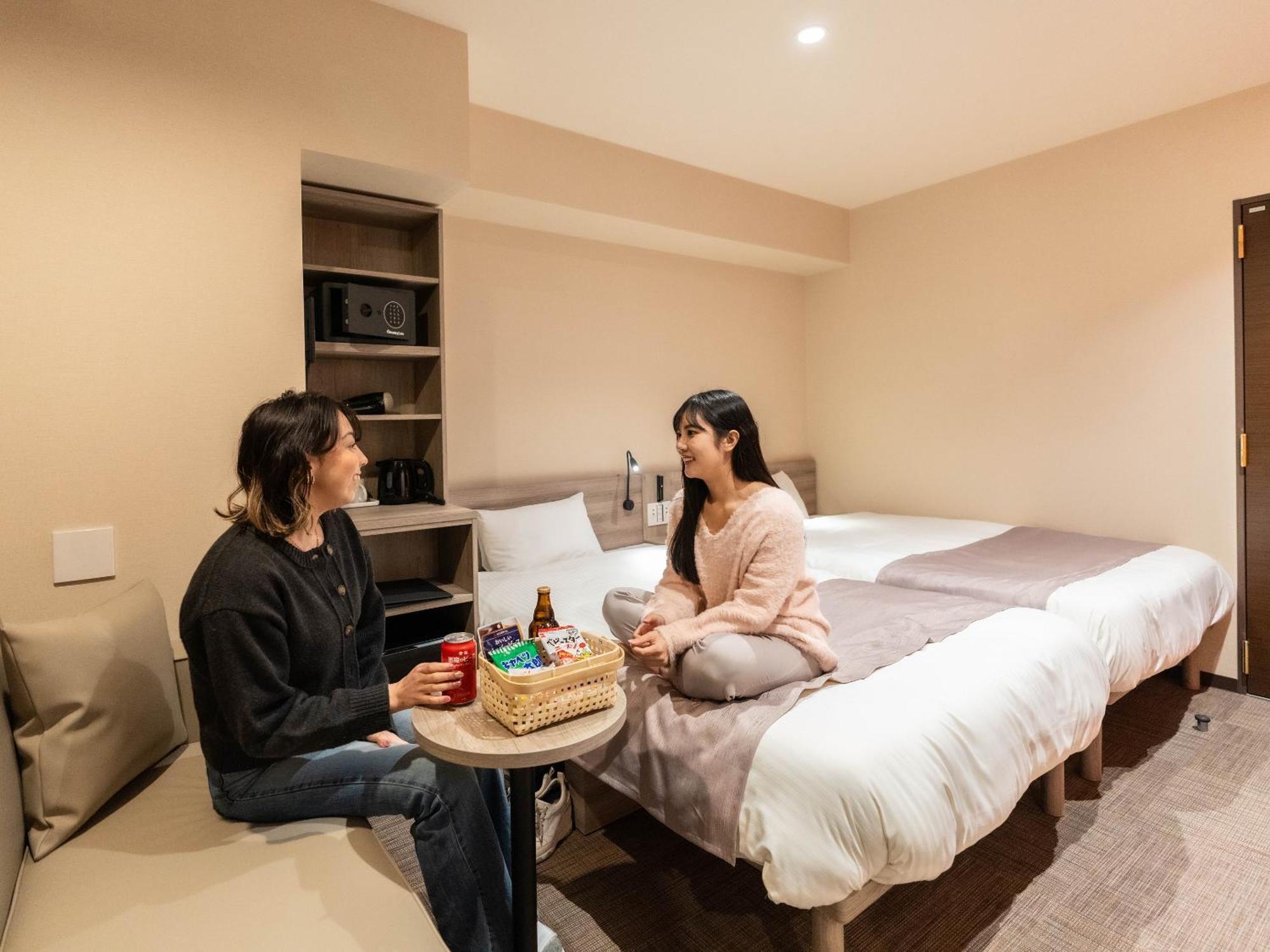 Hotel Sanrriott Shinsaibashi Осака Экстерьер фото